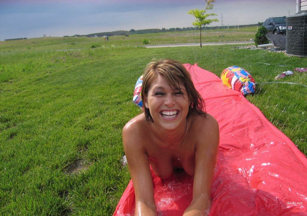 Public Erotic Beauty at Picnic: Amateur Explicit Photo