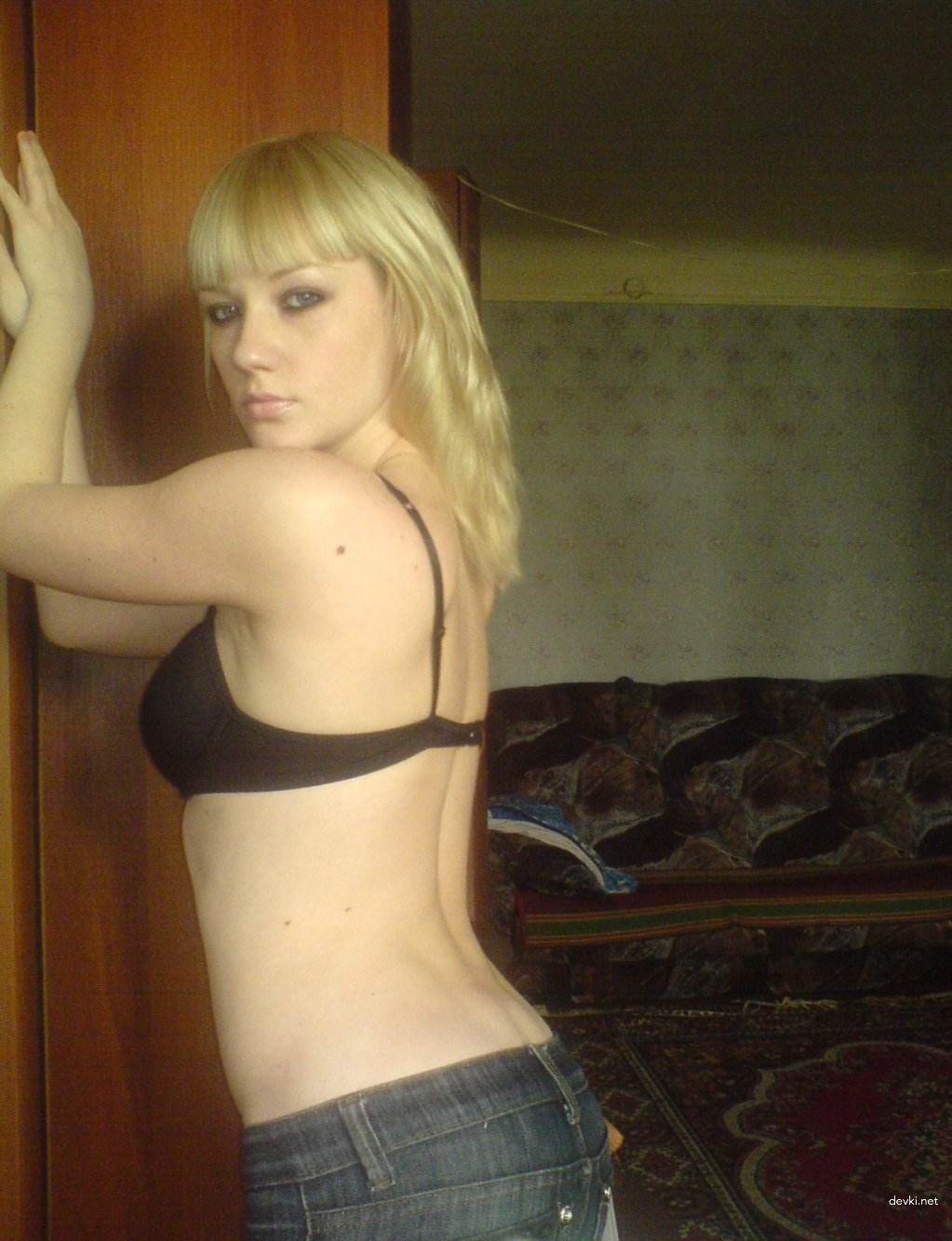 Amateur Girl's Explicit Home Photoshoot: Naughty and Provocative Fun