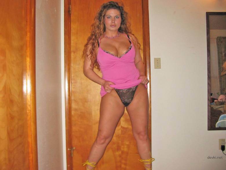 Amateur Redhead Babe in Private Photo - Busty and Fiery Explicit Shot