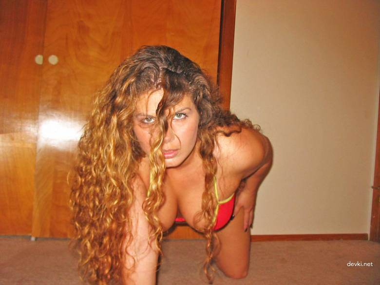 Amateur Redhead Babe in Private Photo - Busty and Fiery Explicit Shot