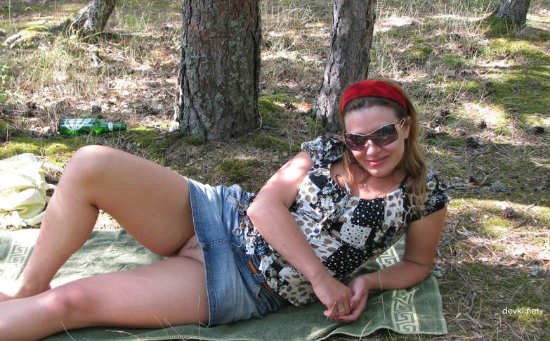 Voluptuous Woman Exposing Curves Outdoors - Amateur Explicit Photo