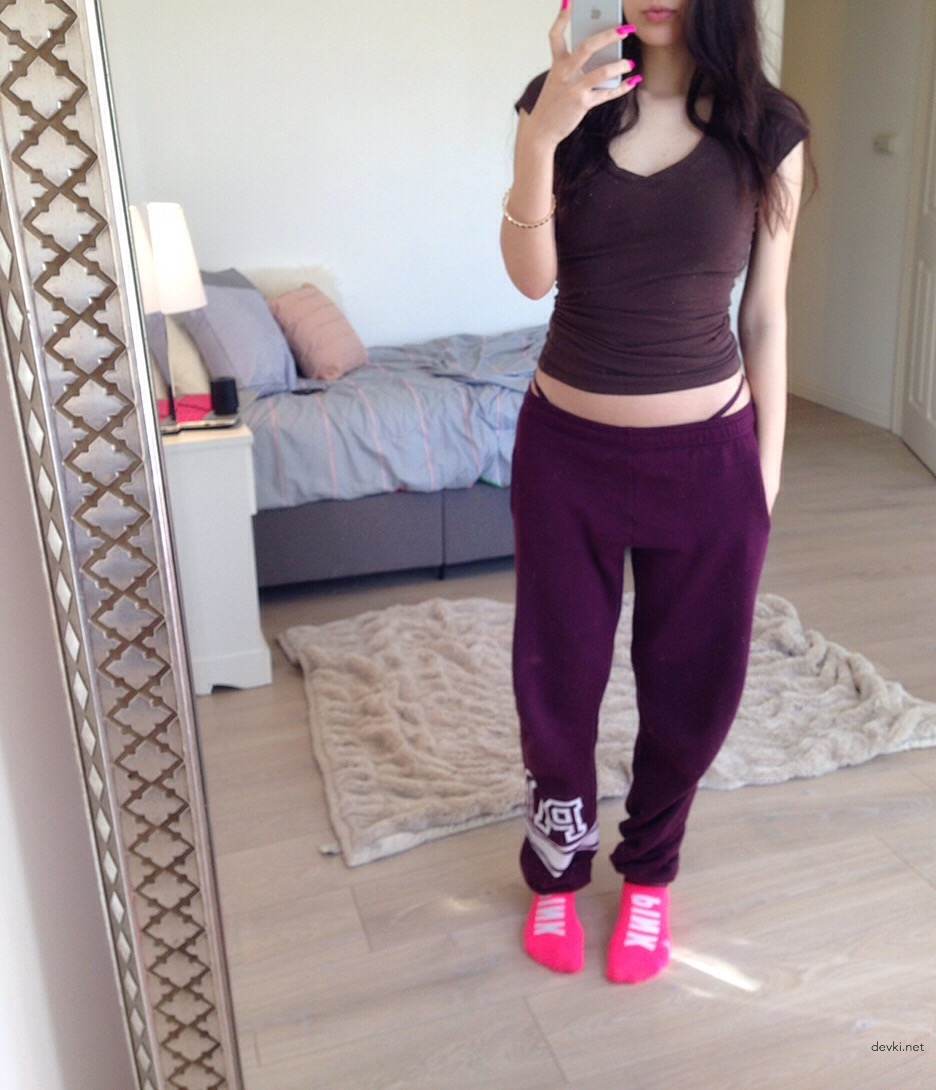 Amateur Babe Teases Her Pussy with Vibrator - Explicit Solo Masturbation