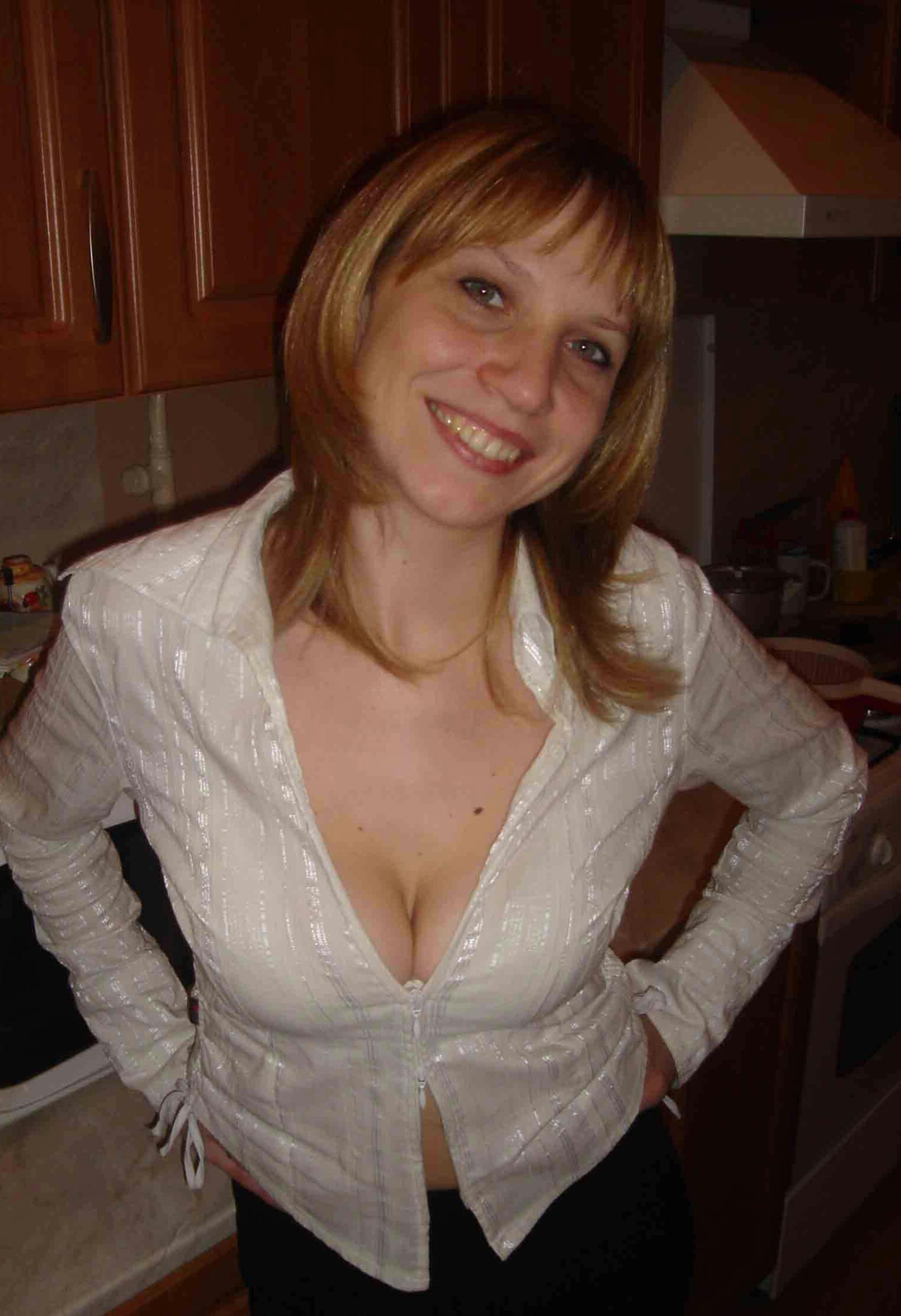 Busty Amateur Loves Giving Blowjob: Explicit Homemade Porn