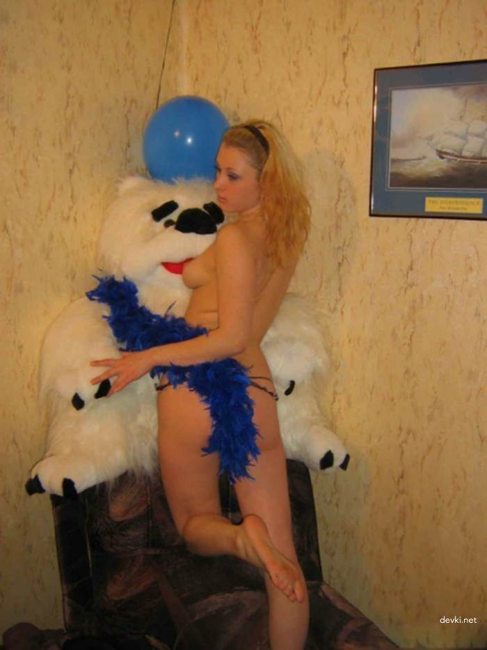 Hot Student Amateur Porn Pics: Sexy College Girl in Explicit Home Sex Photos