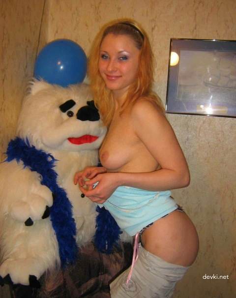 Hot Student Amateur Porn Pics: Sexy College Girl in Explicit Home Sex Photos