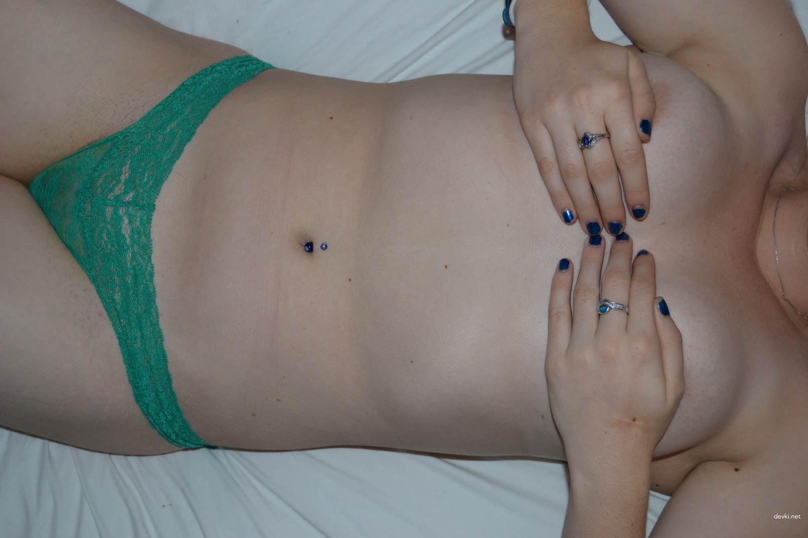 Amateur Slut Poses and Toys Pussy - Explicit Solo Porn Pics