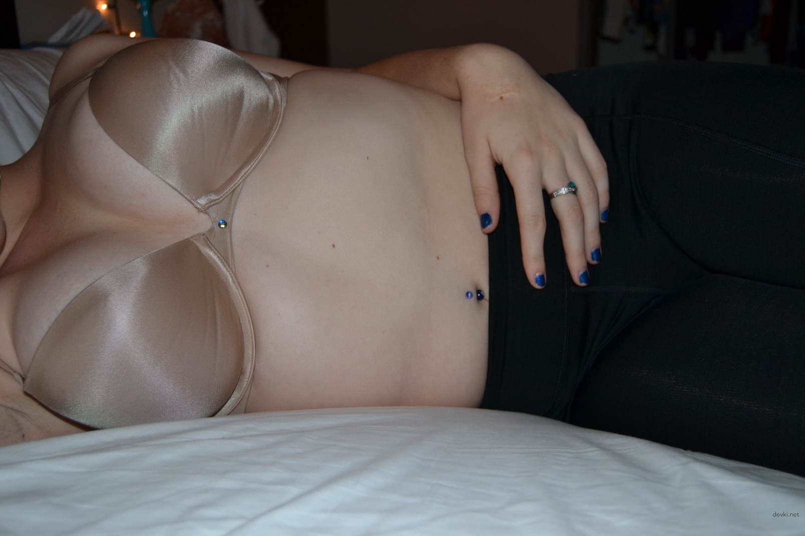 Amateur Slut Poses and Toys Pussy - Explicit Solo Porn Pics