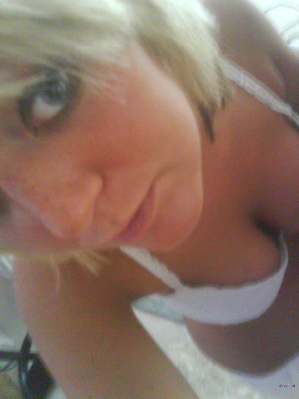 Naked Blonde with Camera: Explicit Amateur Photo Shoot