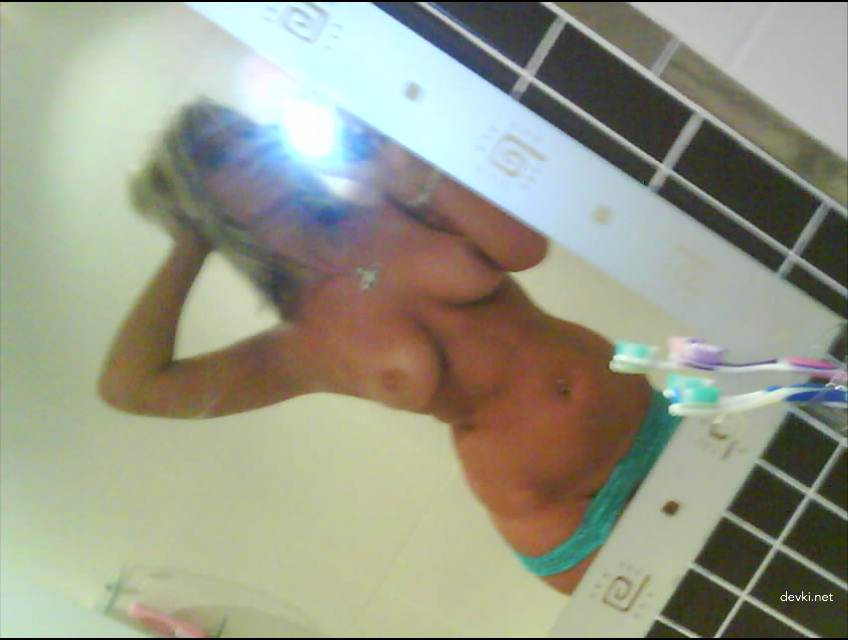 Naked Blonde with Camera: Explicit Amateur Photo Shoot