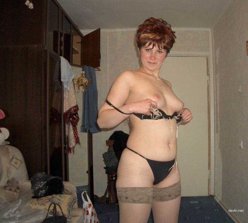 Anal Solo Porn: Hot Woman Fucks Herself in the Ass