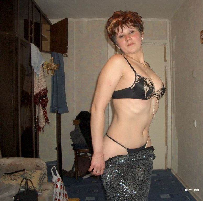 Anal Solo Porn: Hot Woman Fucks Herself in the Ass