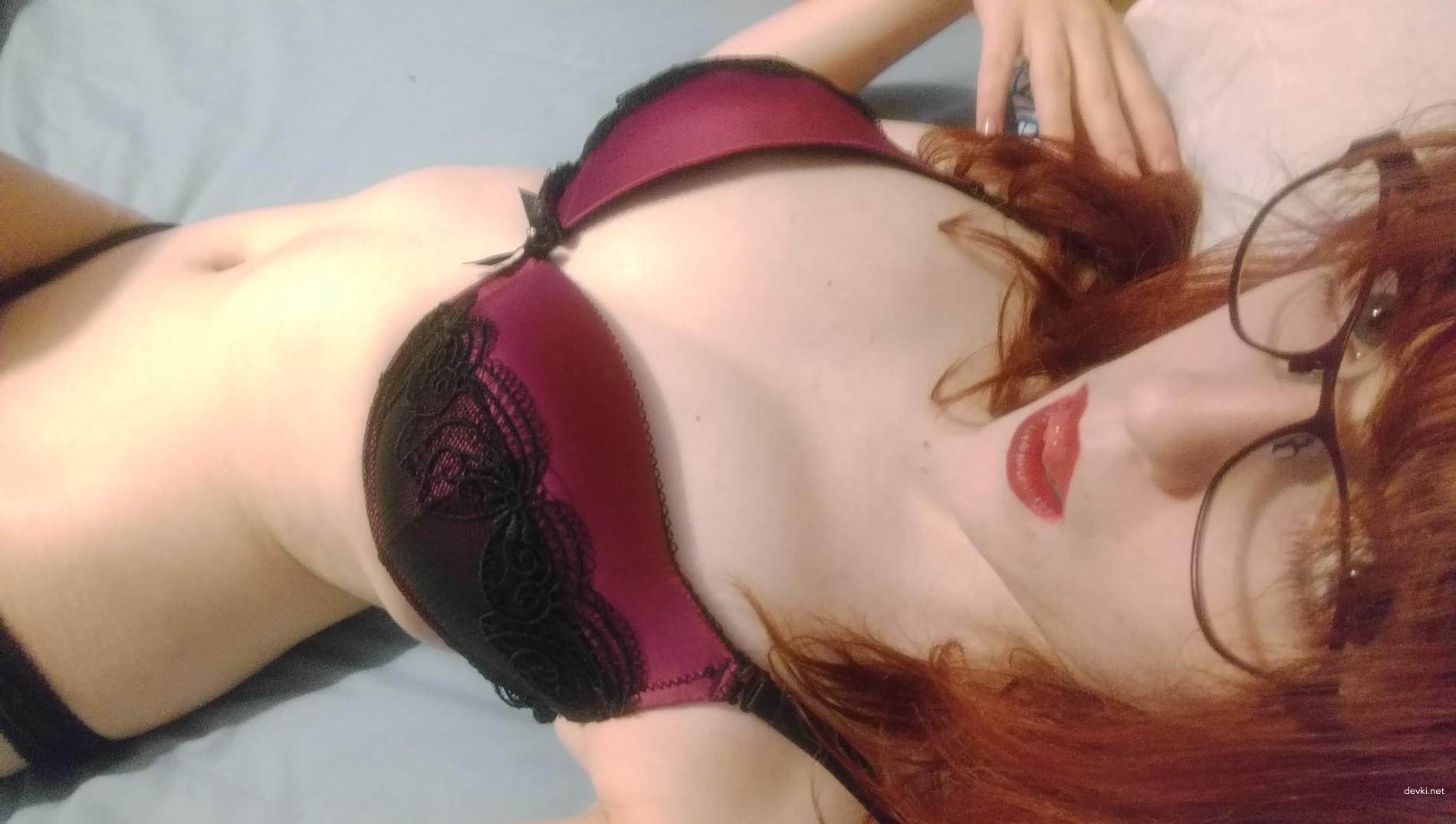 Skinny babe flaunts shaved pussy and perky tits in amateur porn pics