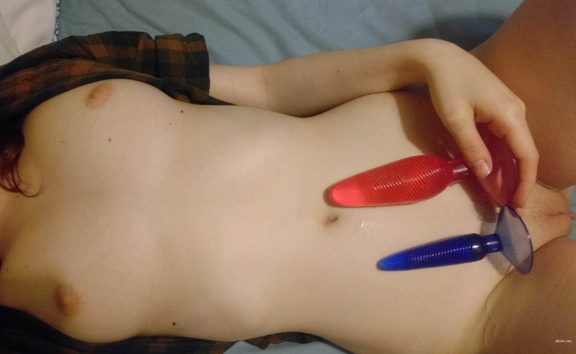 Skinny babe flaunts shaved pussy and perky tits in amateur porn pics