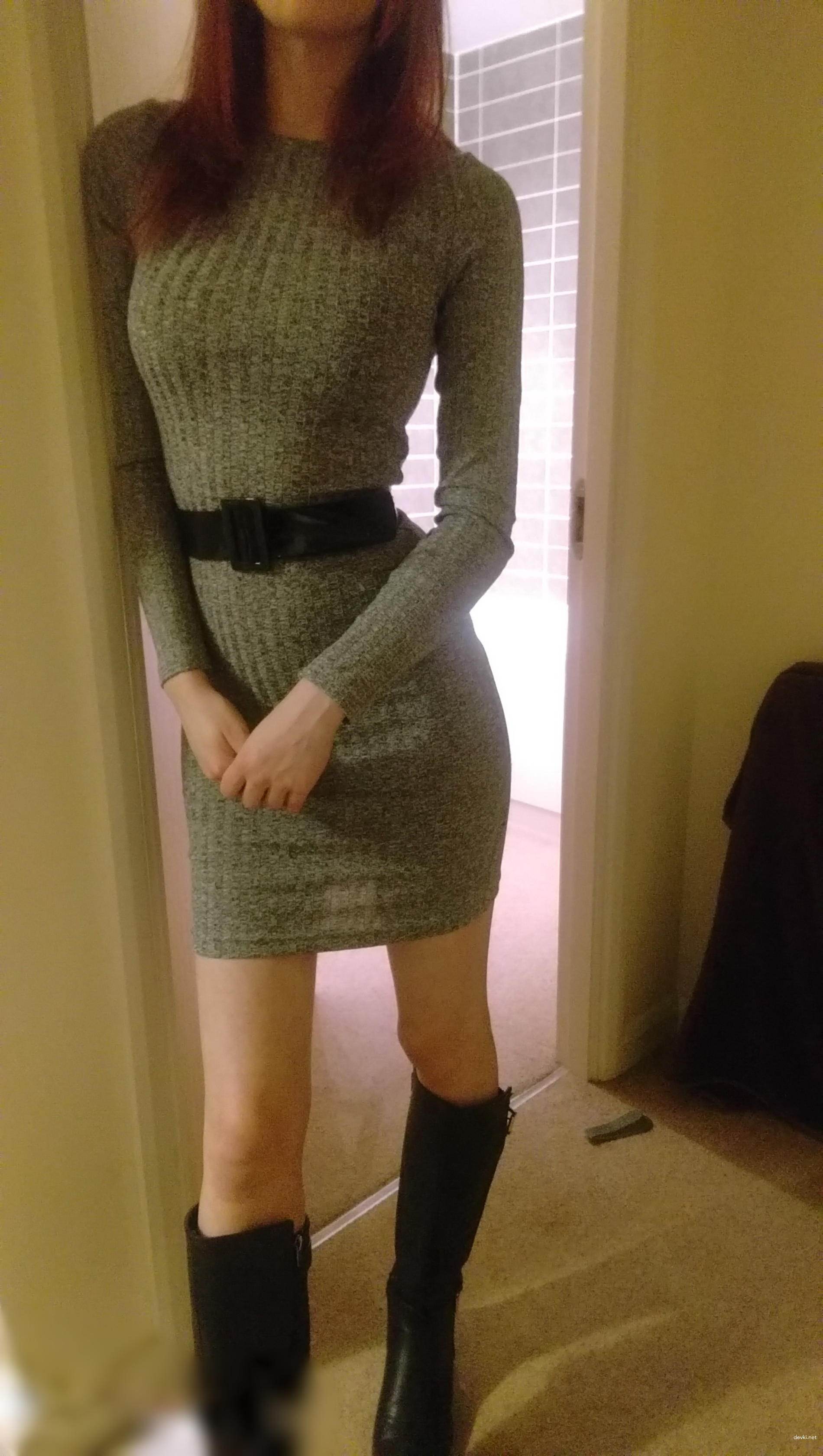 Skinny babe flaunts shaved pussy and perky tits in amateur porn pics