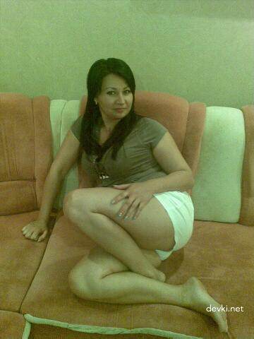 Juicy Brunette Teases Boyfriend's Cock in Amateur Porn Pic