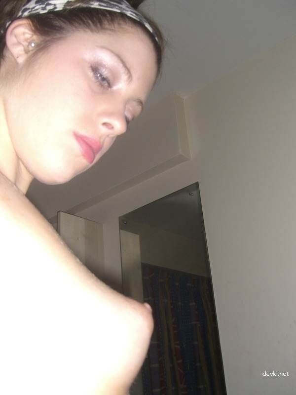 Hot babe flaunts her wet pussy - Amateur explicit photo