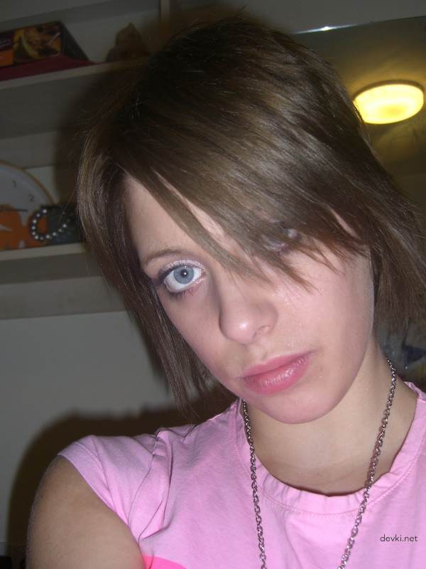 Hot babe flaunts her wet pussy - Amateur explicit photo
