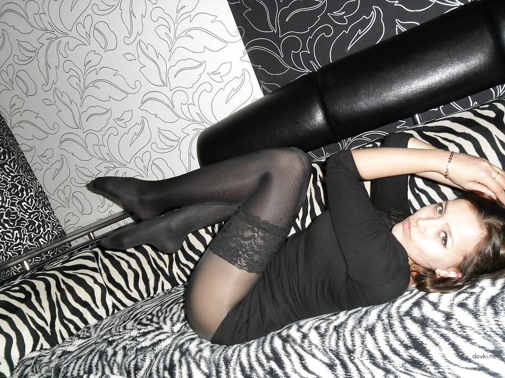 Brunette in Pantyhose Loves Deepthroat - Amateur Oral Sex Photos