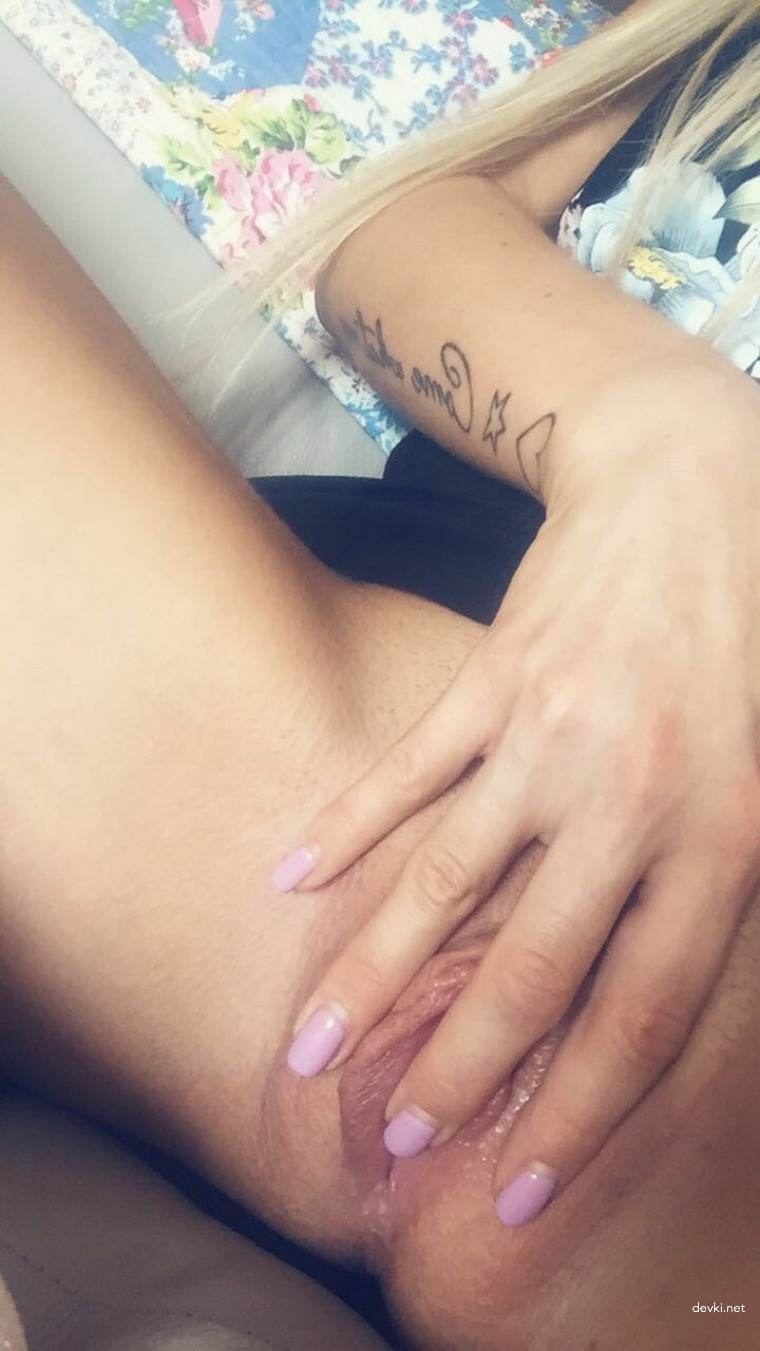 Hot Blonde with Stunning Body in Amateur Porn Photo