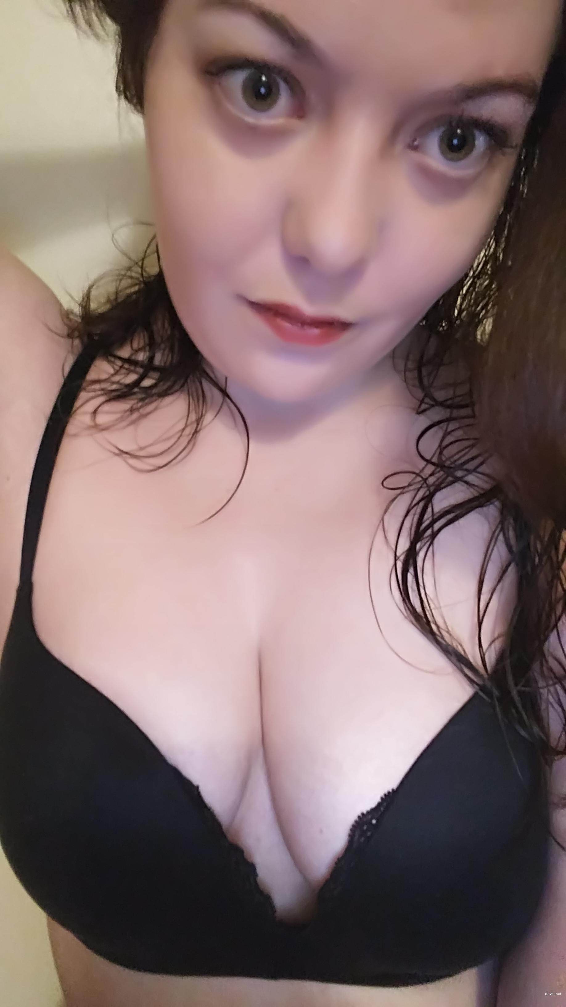 Amateur Selfie Webcam Porn: Hot and Explicit Solo Action