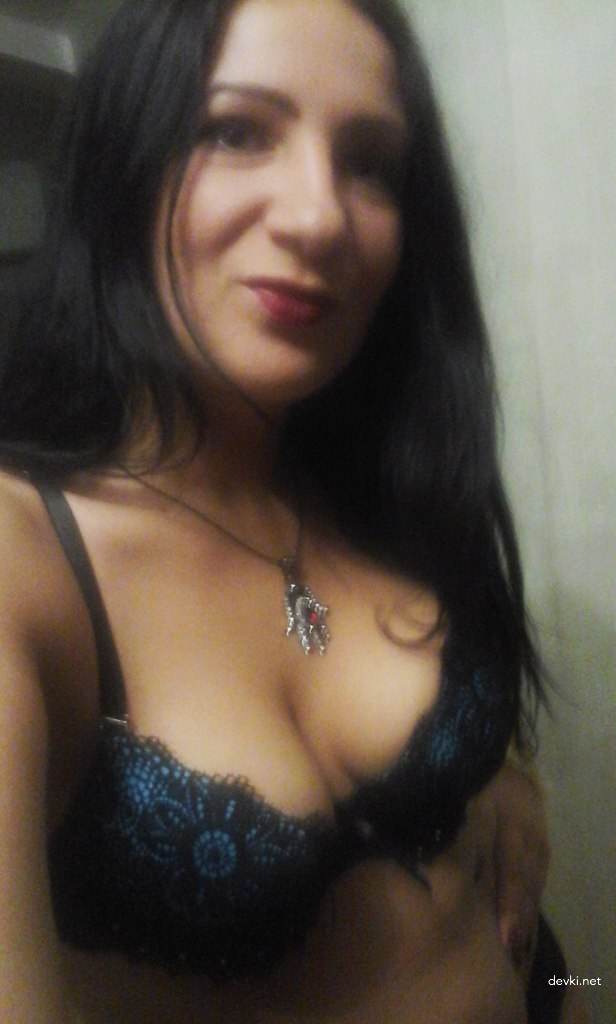 Mature Slut in Full Glory: Explicit Amateur Porn Photo