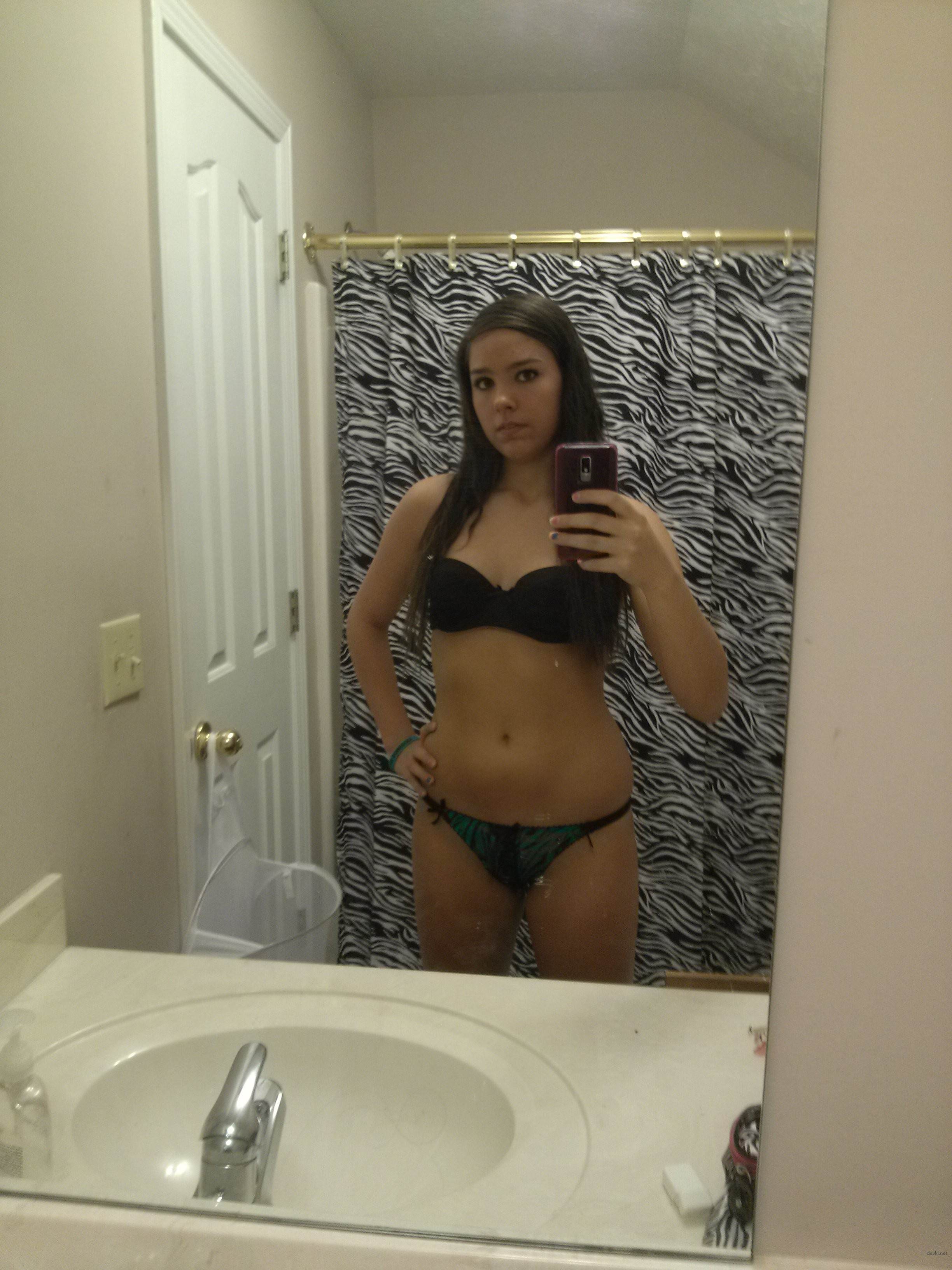 Hot Brunette with a Fine Ass in Amateur Porn Pic