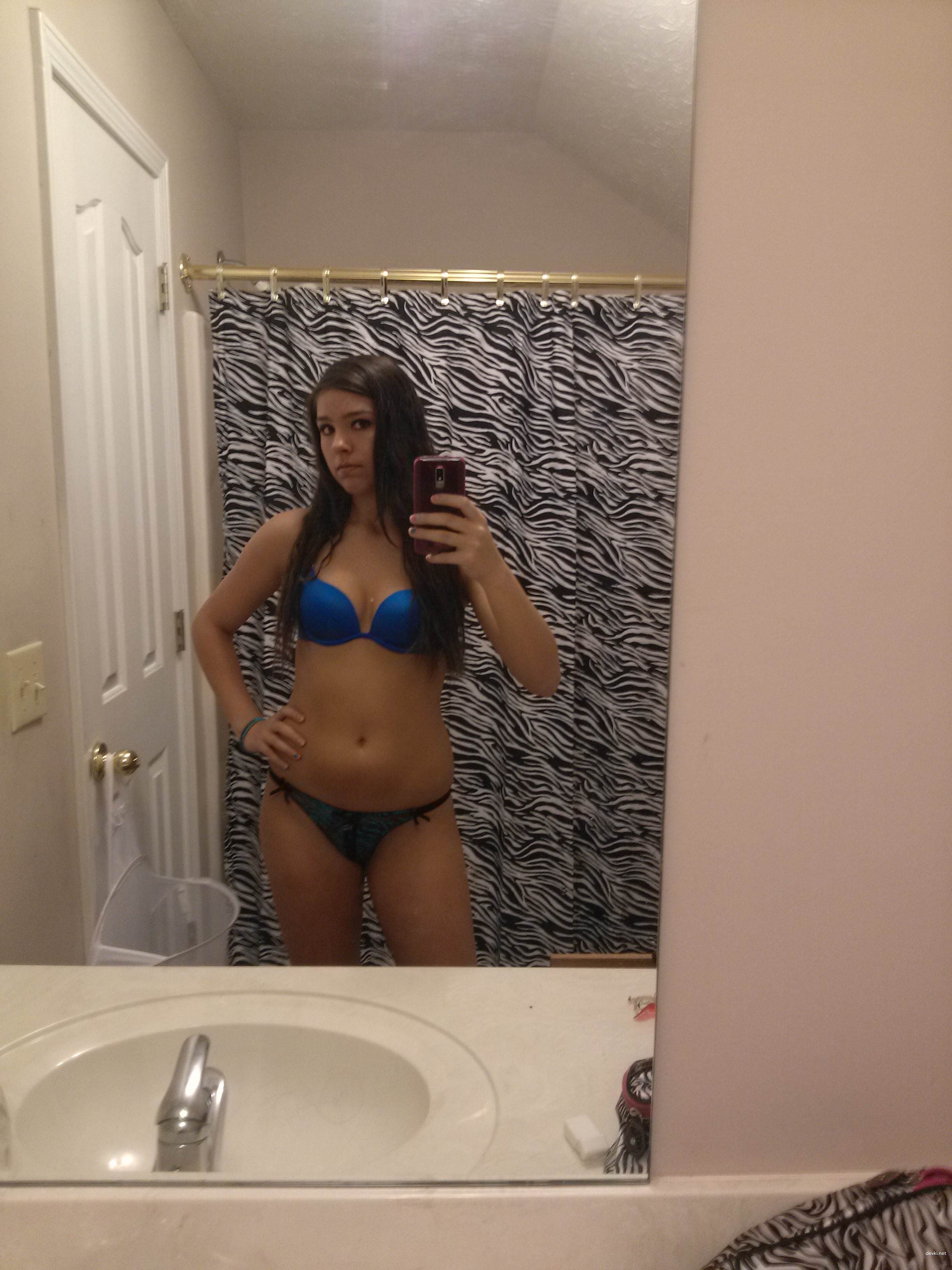 Hot Brunette with a Fine Ass in Amateur Porn Pic