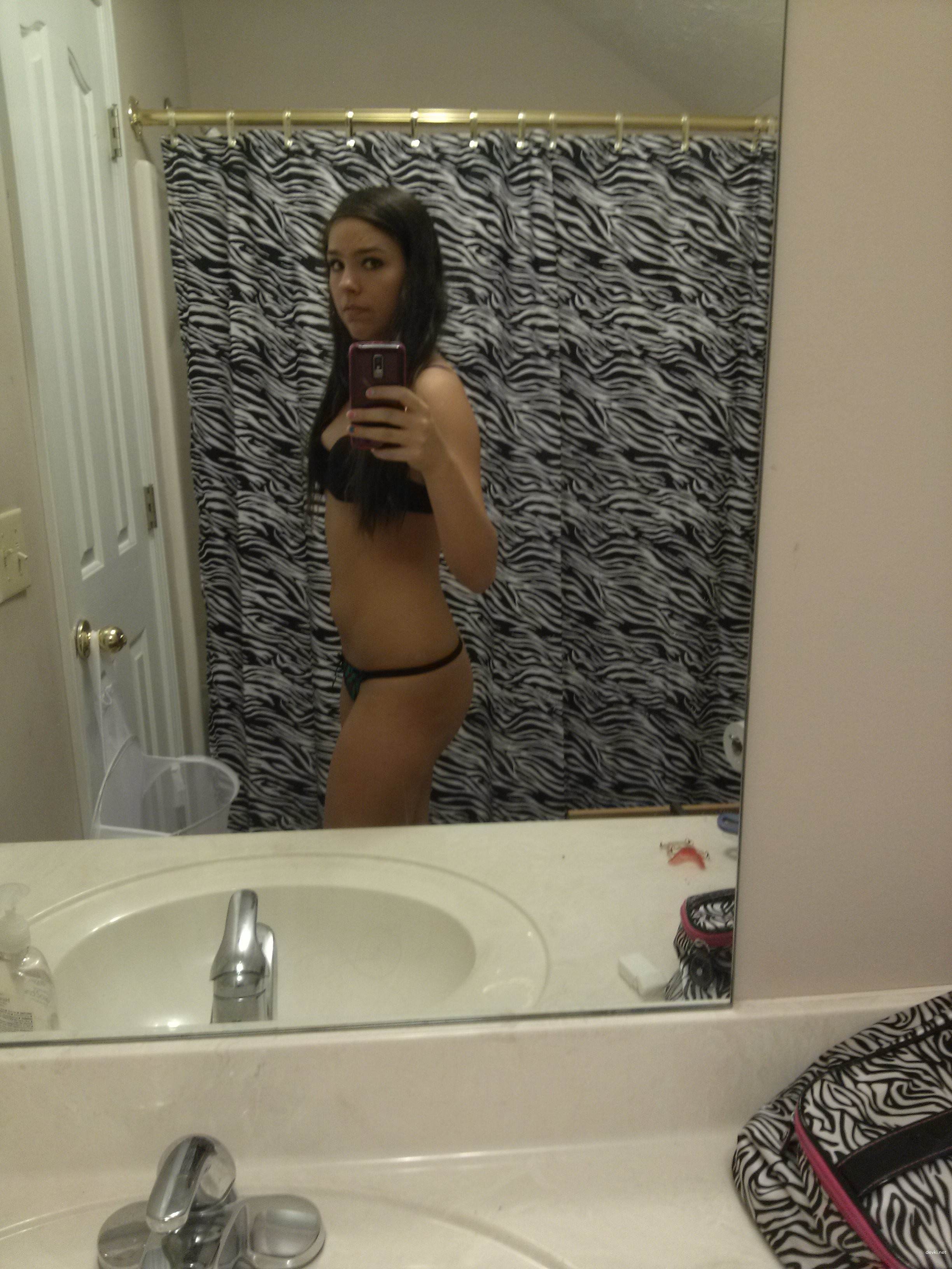 Hot Brunette with a Fine Ass in Amateur Porn Pic