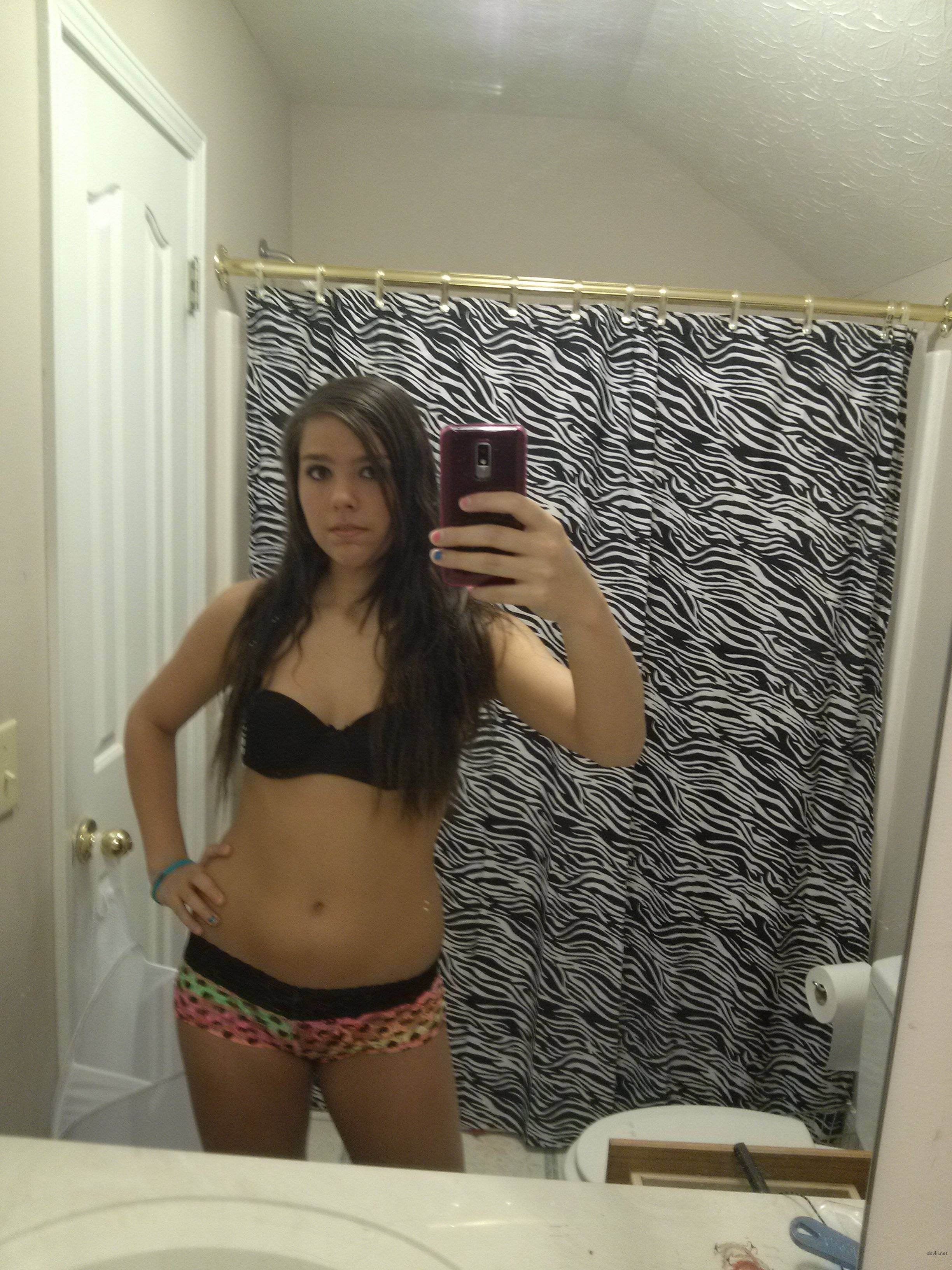 Hot Brunette with a Fine Ass in Amateur Porn Pic