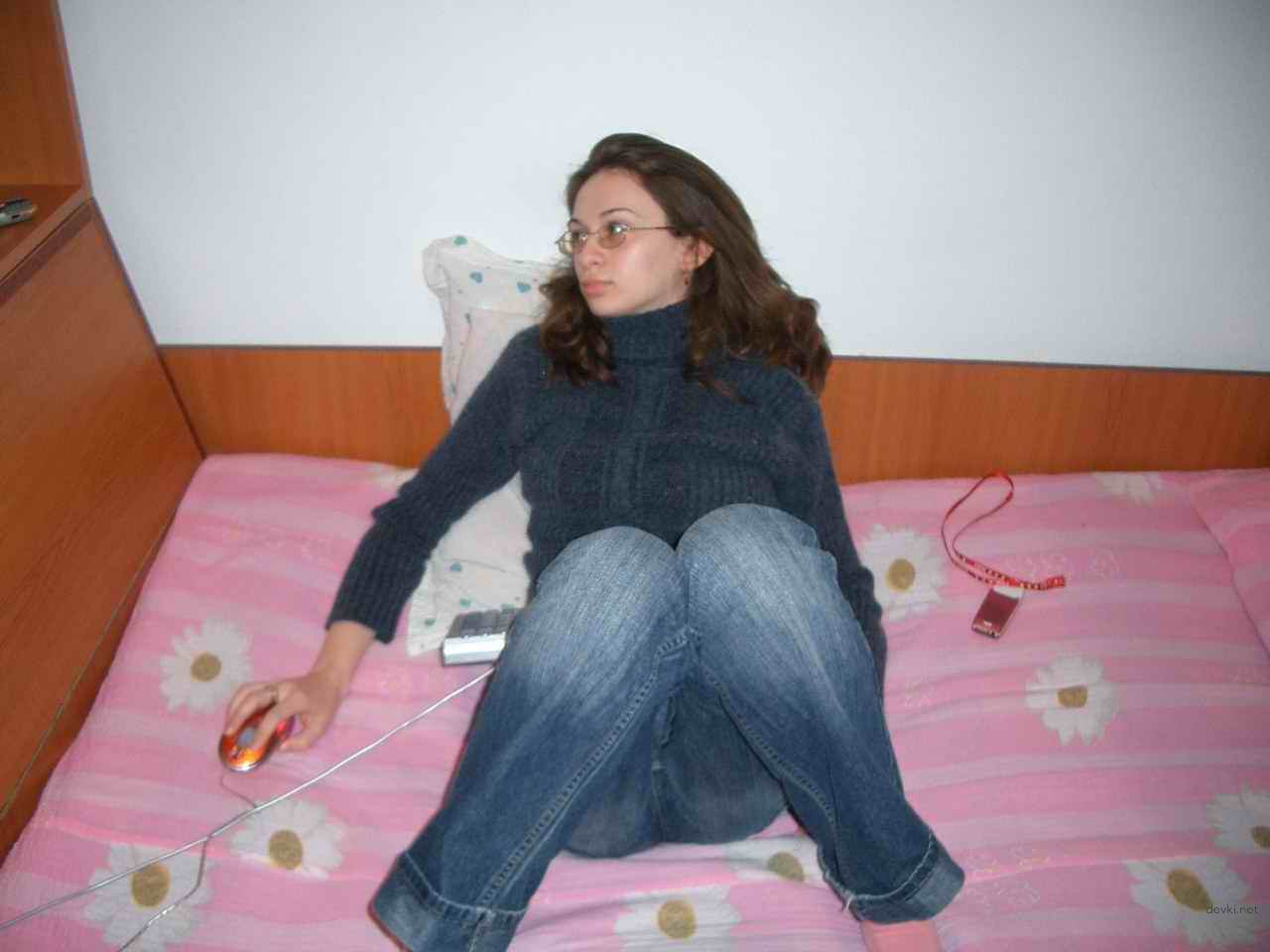 Amateur Girl in Glasses Exposes Intimate Photos - XXX Explicit Content