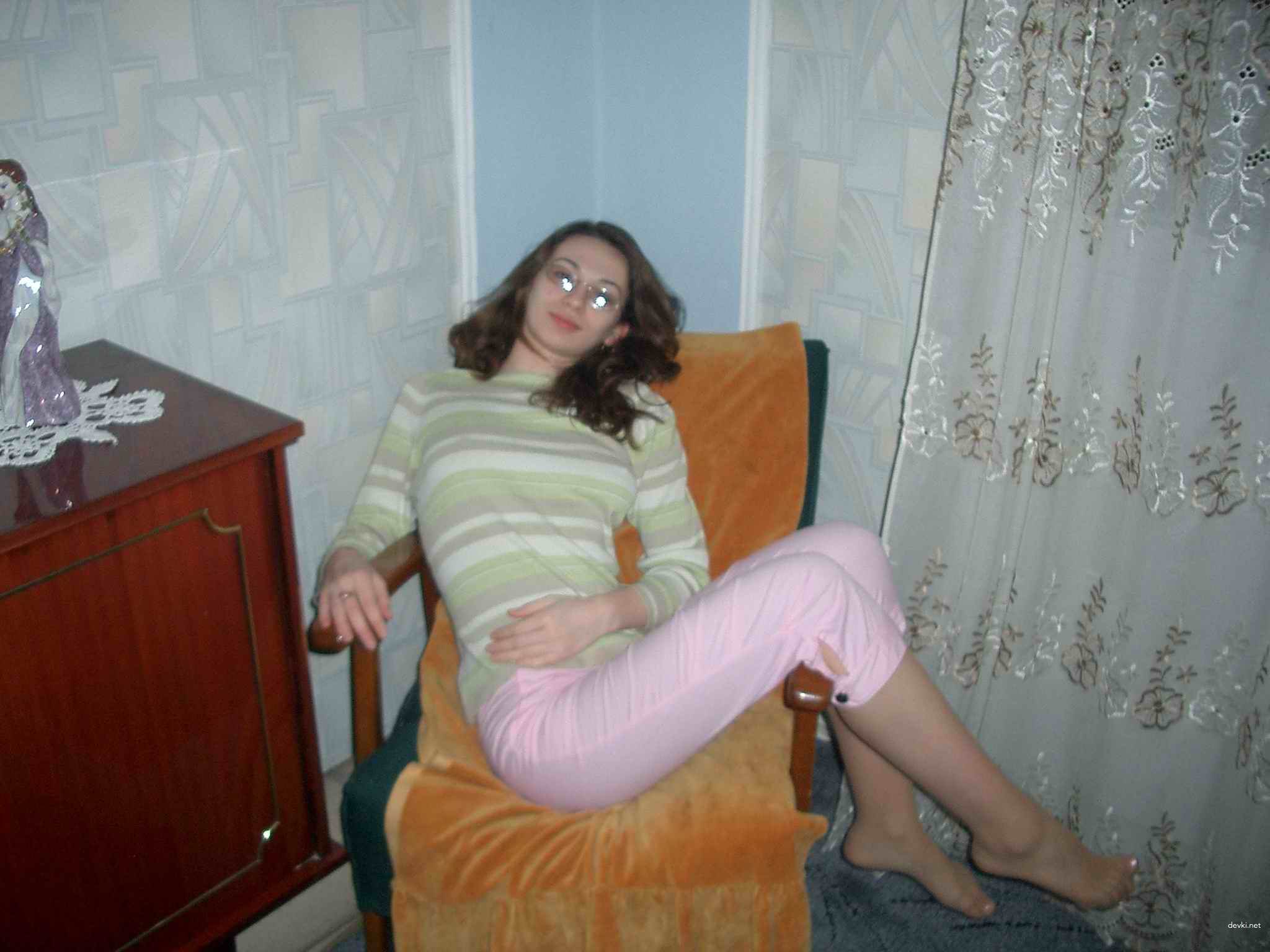 Amateur Girl in Glasses Exposes Intimate Photos - XXX Explicit Content