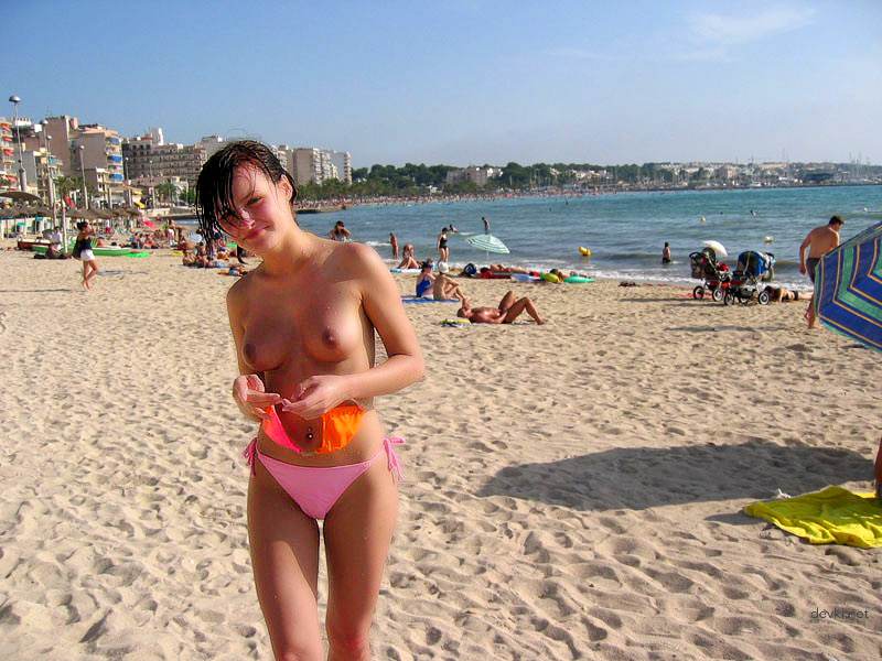 Slim Cutie at the Beach: Explicit Amateur Photo Shoot