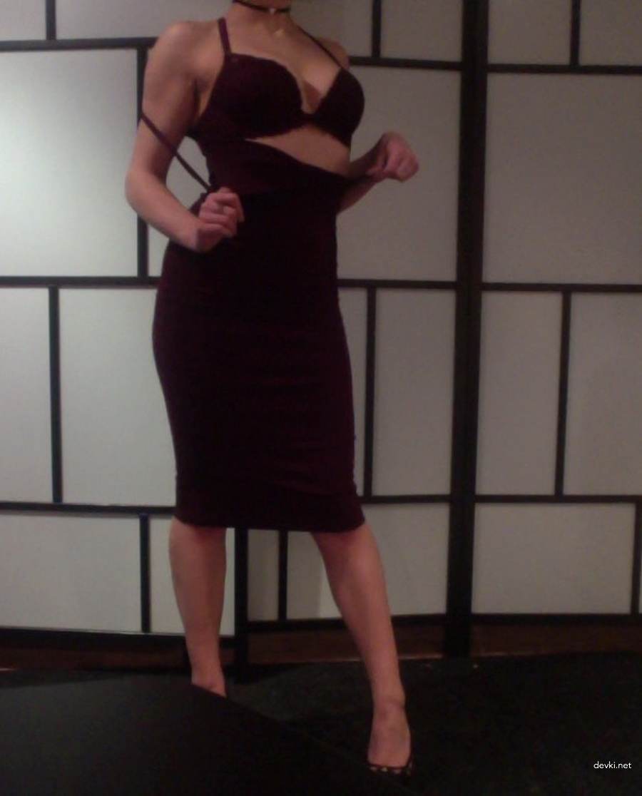 Brunette with amazing ass strips dress and lingerie for amateur porn photo shoot