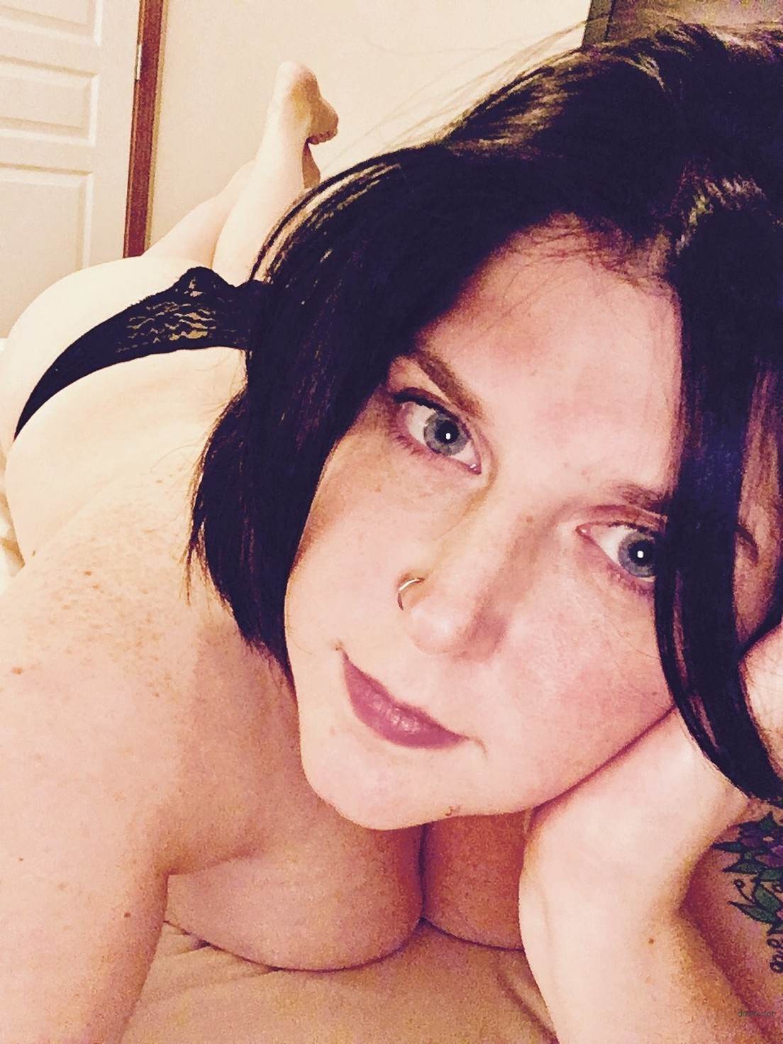 Curvy MILF Amateur Porn Pics - Hot Private Photos of Plump Lady