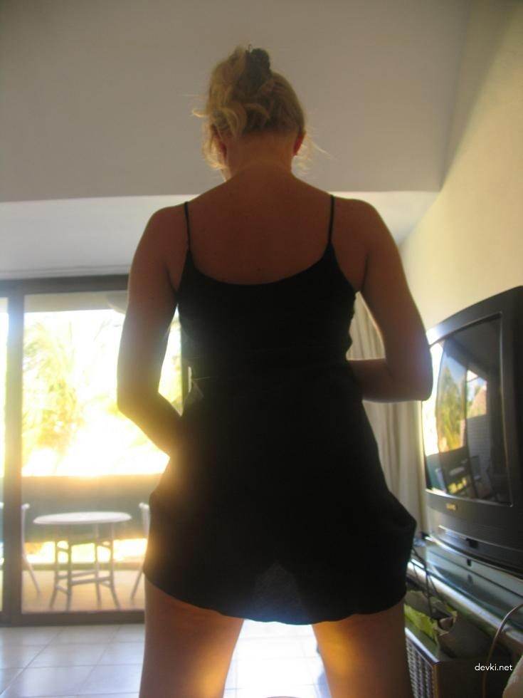 Explicit Blonde Amateur Porn Photos from Behind - Naked Blonde Girl Pics