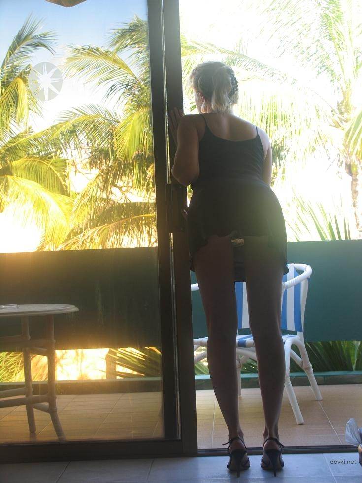 Explicit Blonde Amateur Porn Photos from Behind - Naked Blonde Girl Pics