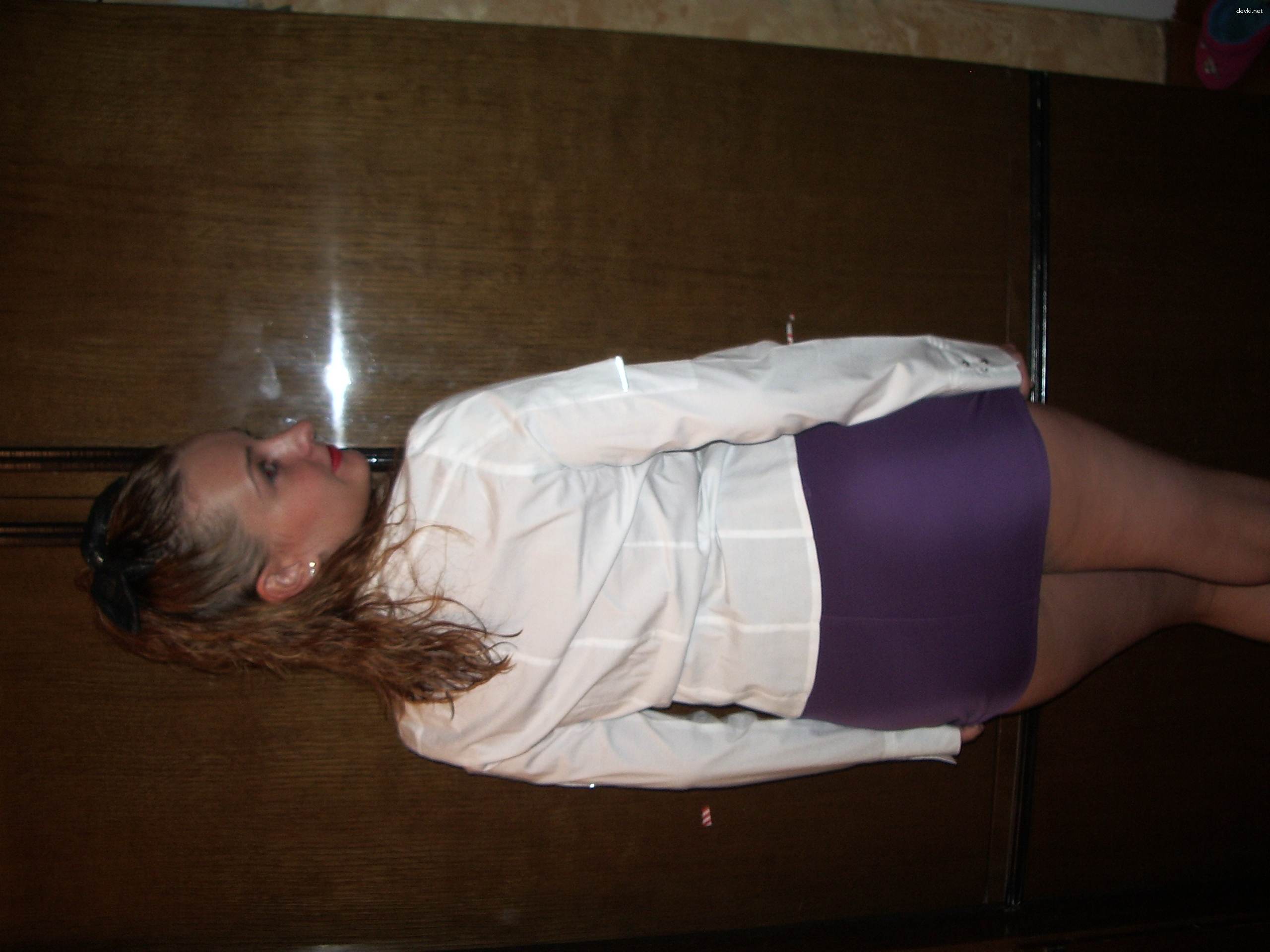 Seductive Amateur Photo: Busty Beauty Flaunting Her Assets