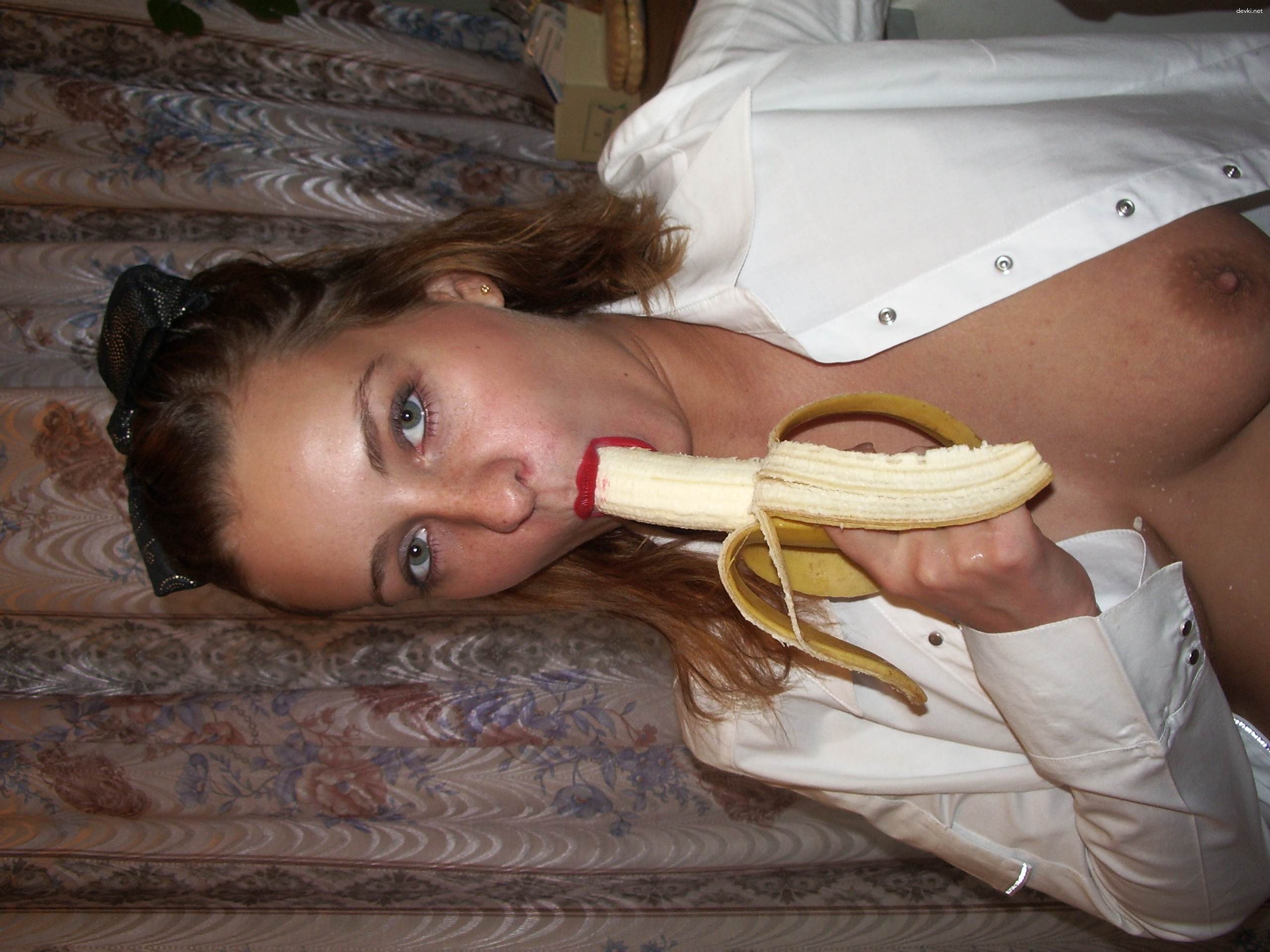 Seductive Amateur Photo: Busty Beauty Flaunting Her Assets