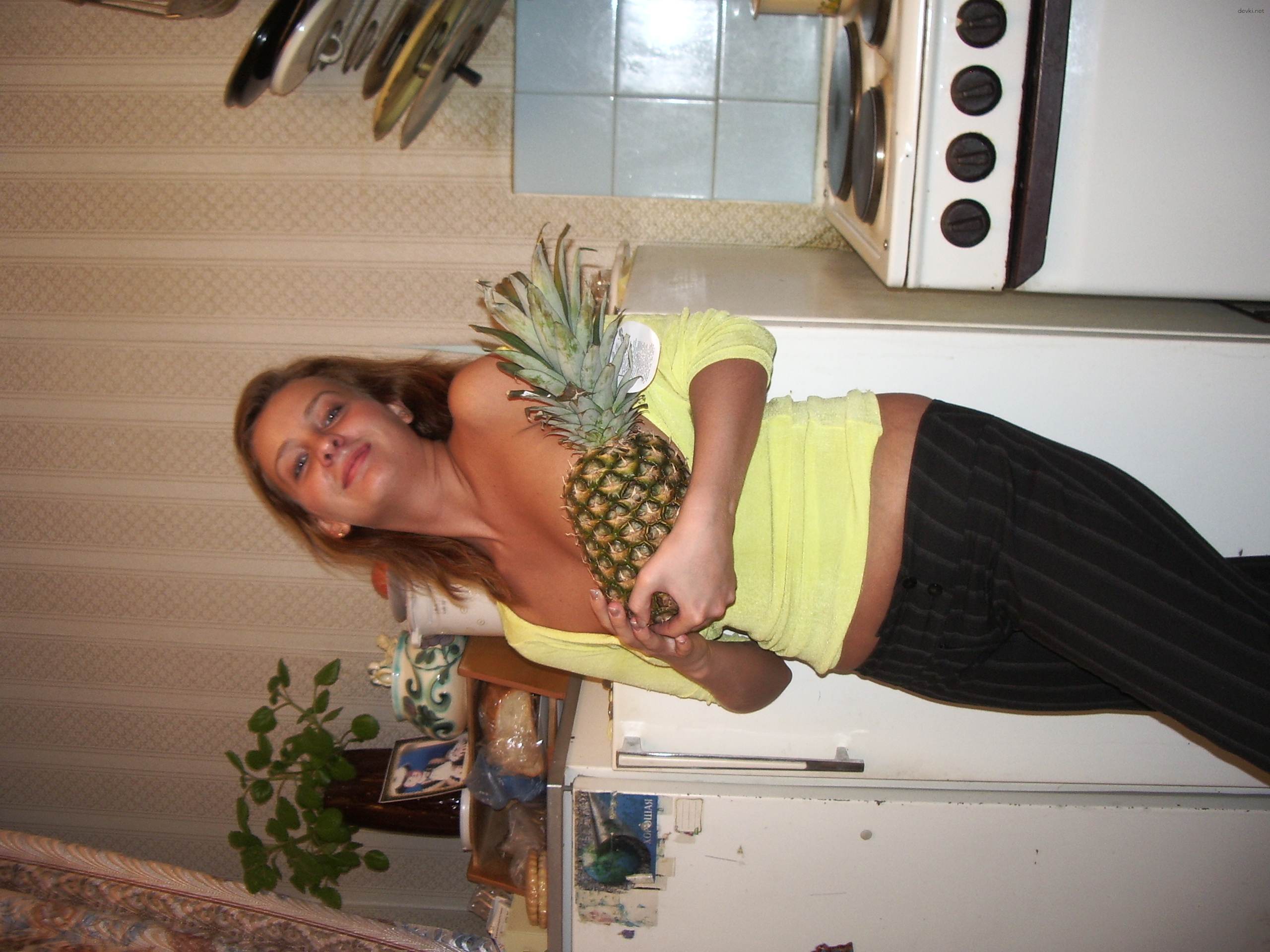 Seductive Amateur Photo: Busty Beauty Flaunting Her Assets