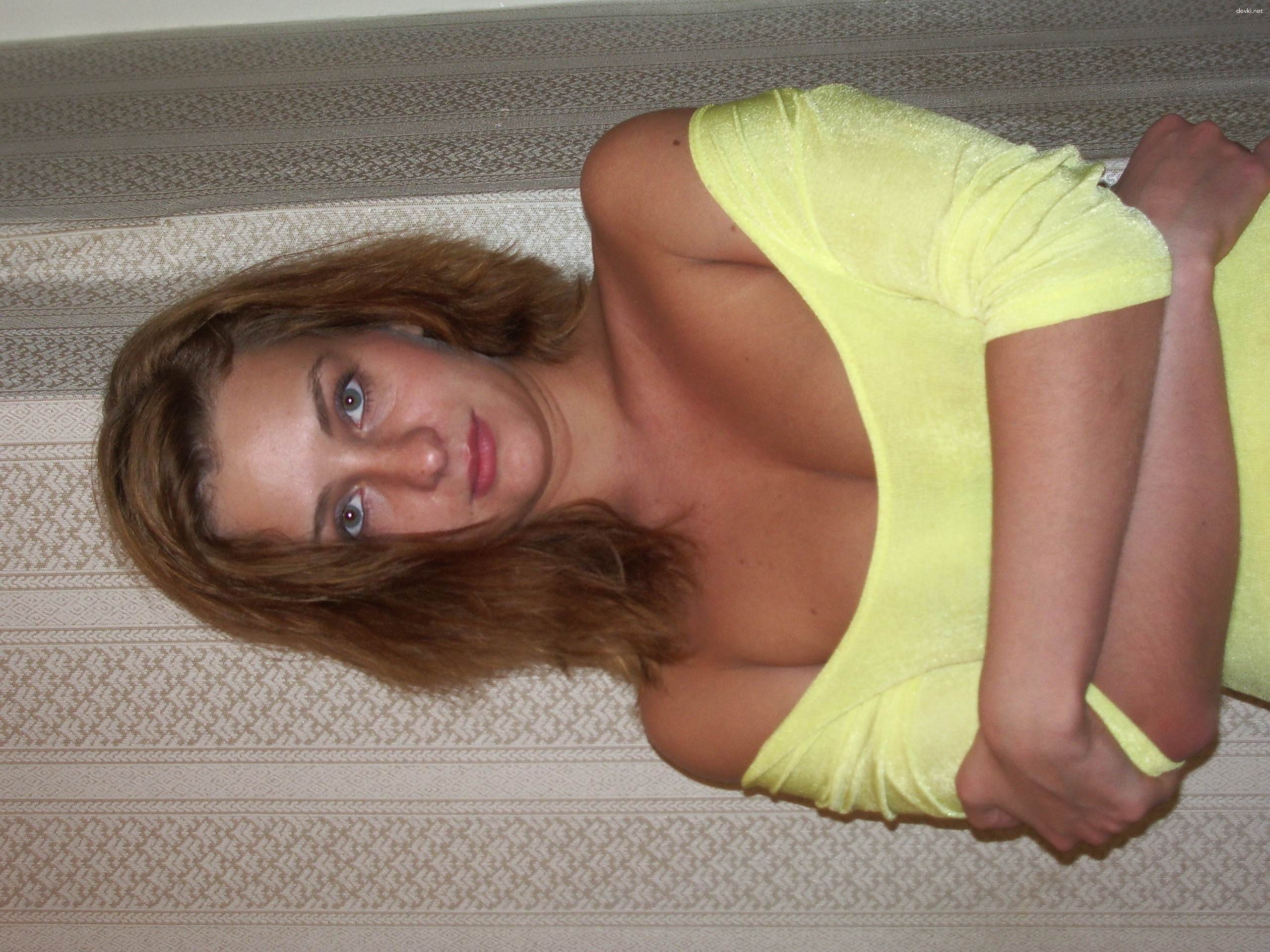 Seductive Amateur Photo: Busty Beauty Flaunting Her Assets