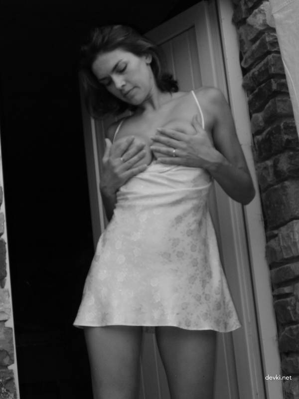 Seductive Woman with Perky Breasts on Vacation: Explicit Amateur Photo