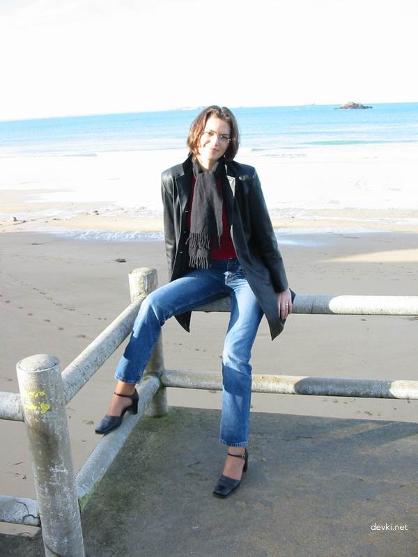 Seductive Woman with Perky Breasts on Vacation: Explicit Amateur Photo