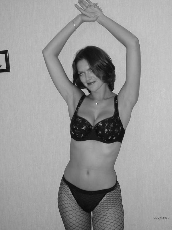 Seductive Woman with Perky Breasts on Vacation: Explicit Amateur Photo