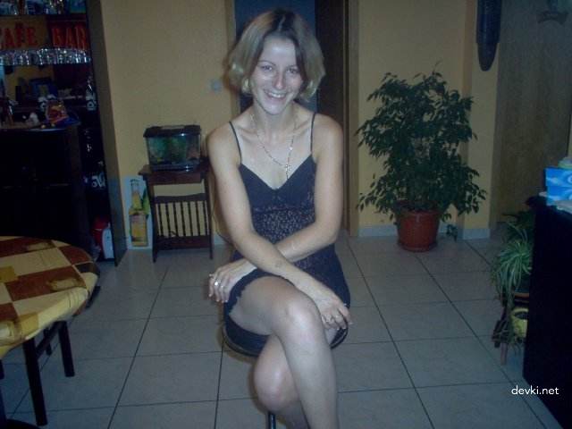 Hot Wife Poses at Home During Sex - Amateur Porn Photo