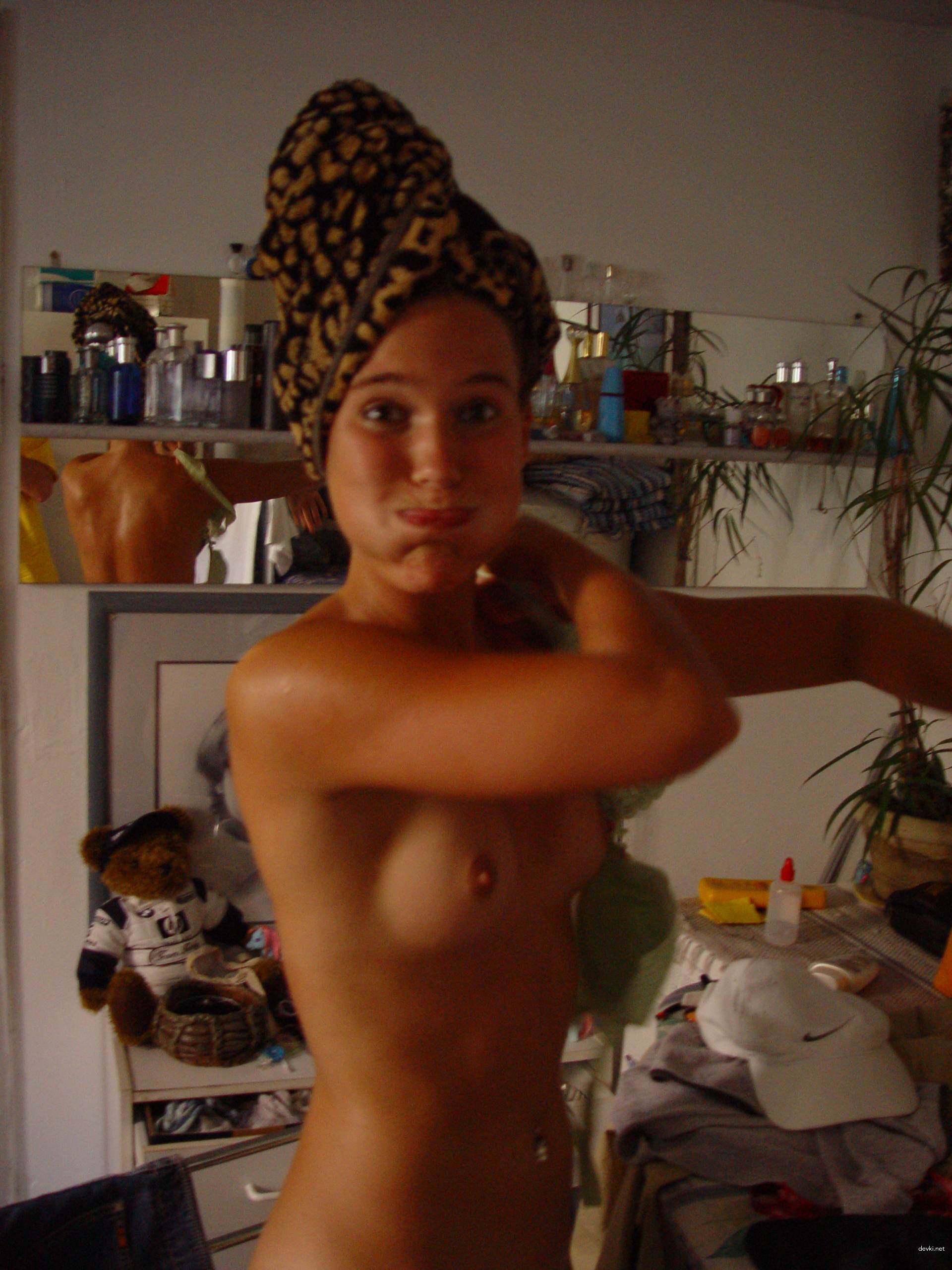 Explicit Amateur Porn Photos from Resort: Intimate Vacation Nudes