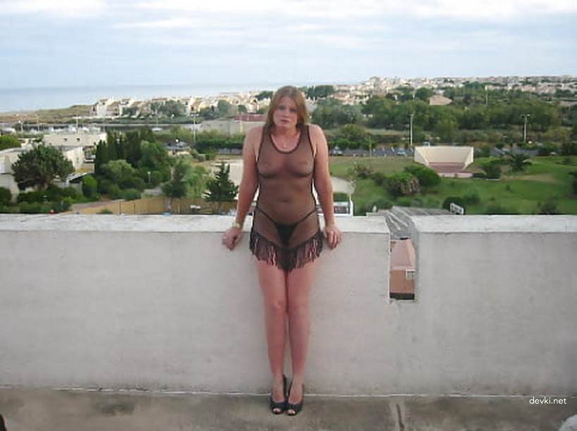 Redhead Amateur Woman's Explicit Intimate Photo Shoot