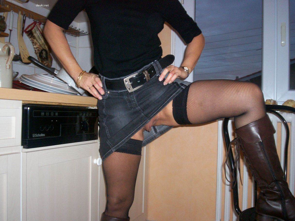 Mature Lady Amateur Porn Pics with Lover: Explicit MILF Sex Photos