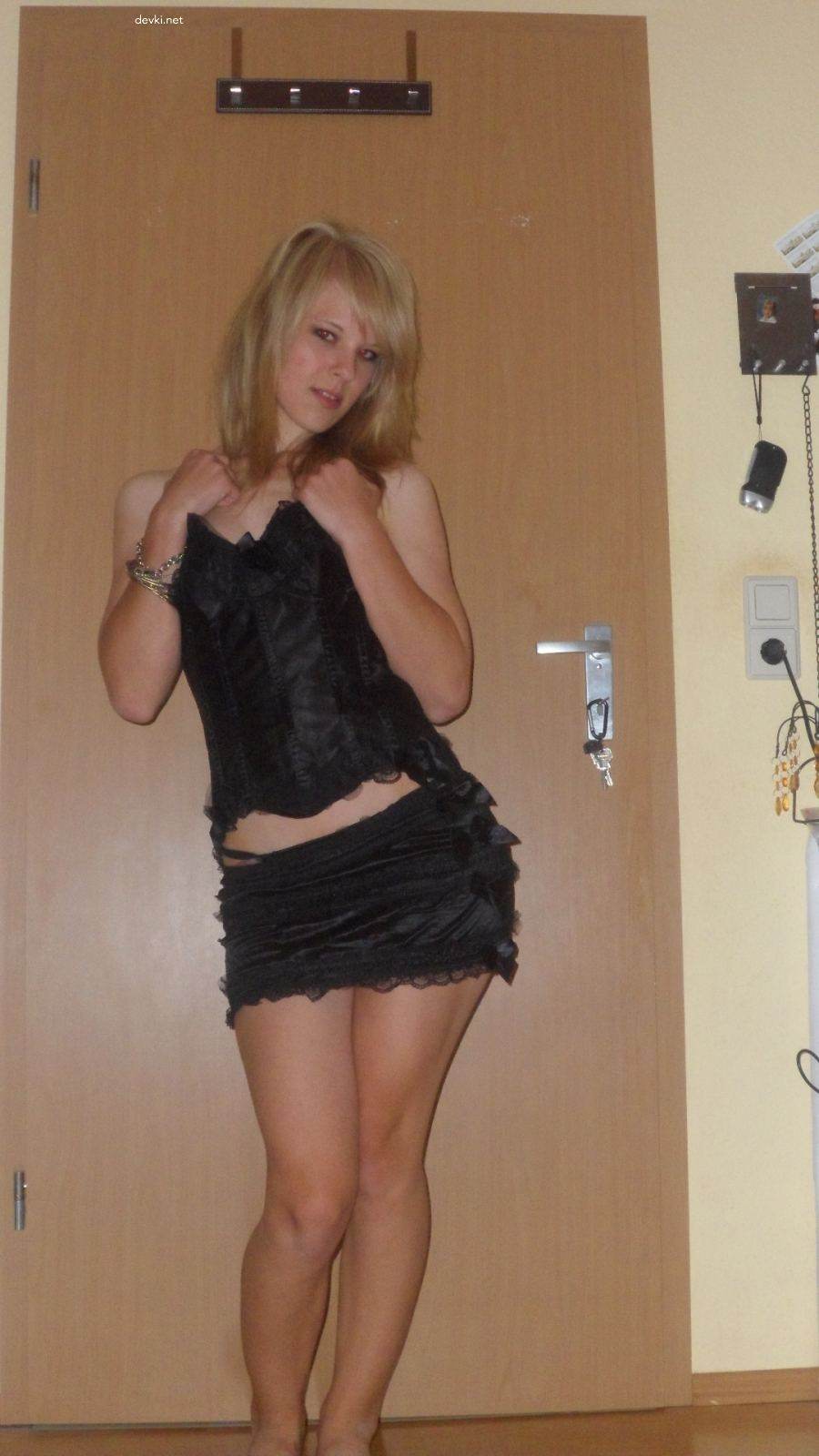 Amateur Blonde Bombshell Porn Photos: Hot XXX Action!