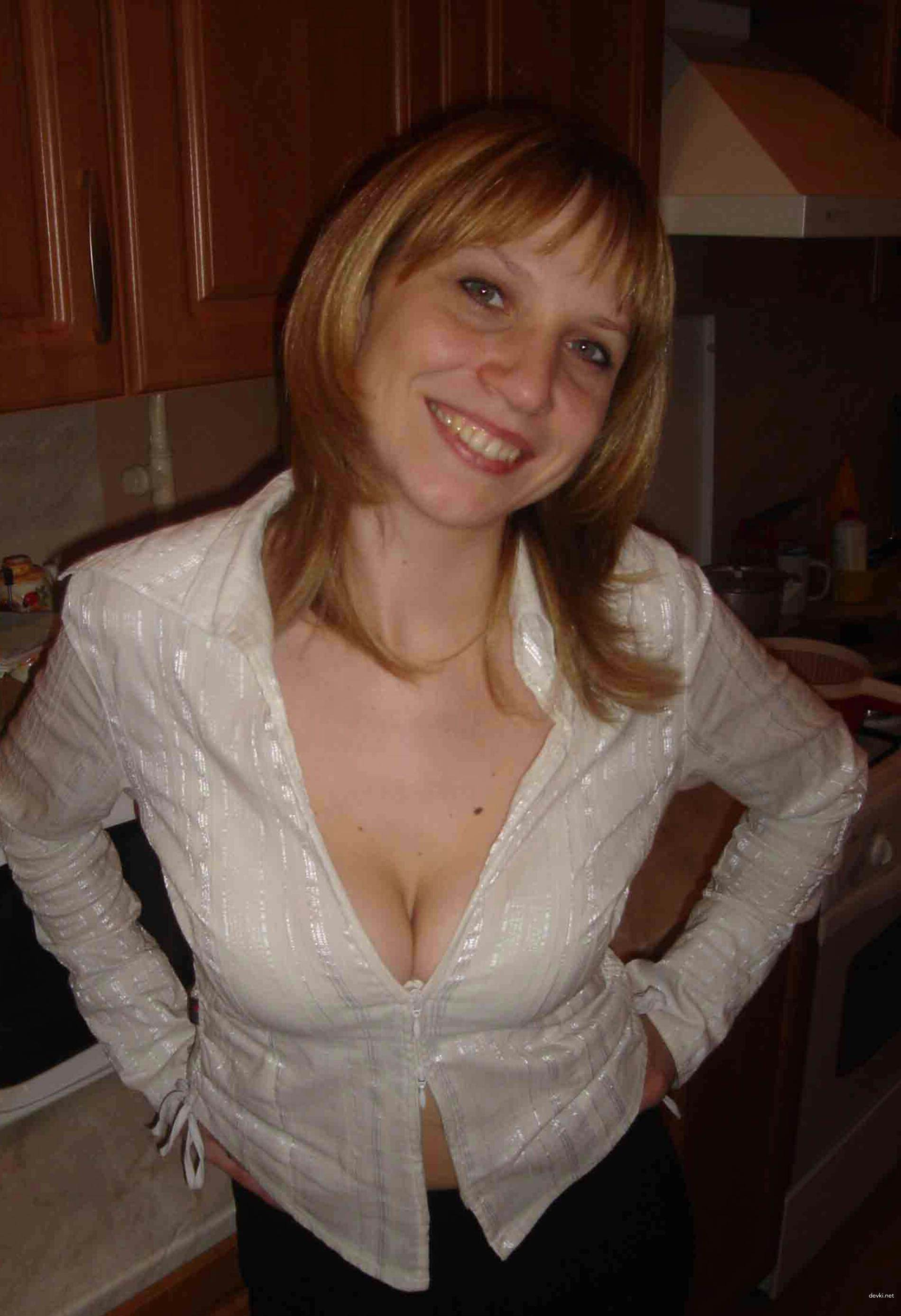 Hot Amateur Wife Enjoys Giving Blowjob to Husband - Explicit Homemade Porn