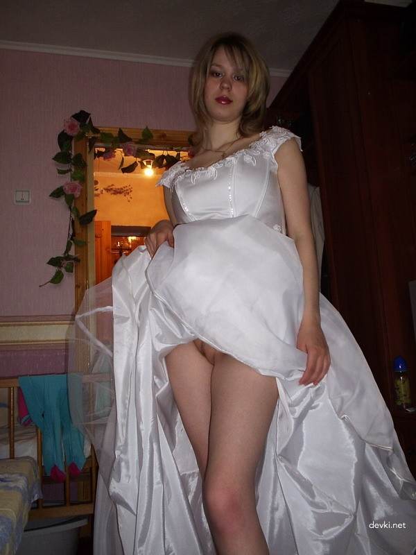 Seductive Bride Poses in Wedding Dress: Amateur Explicit Photo